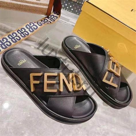 шлепки fendi